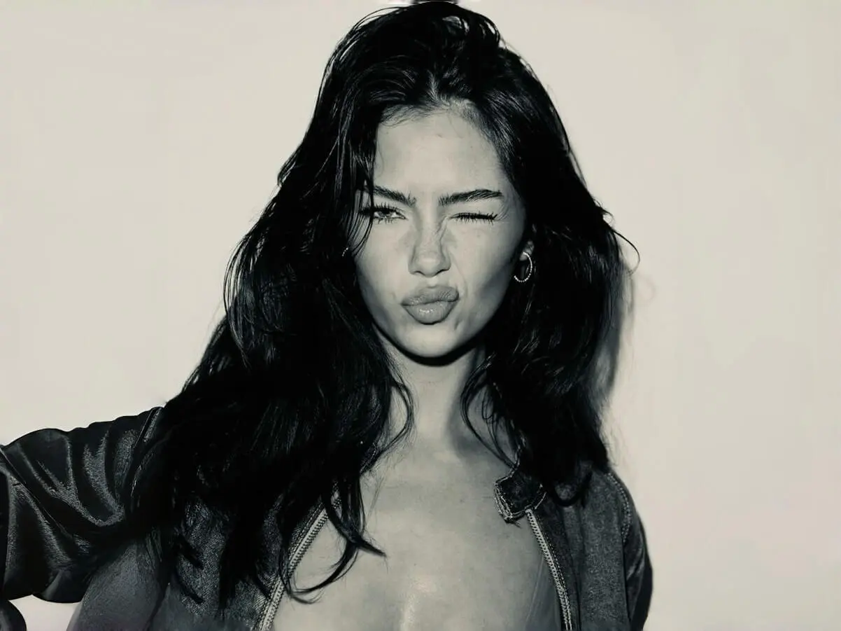 Romantic Black & White 4